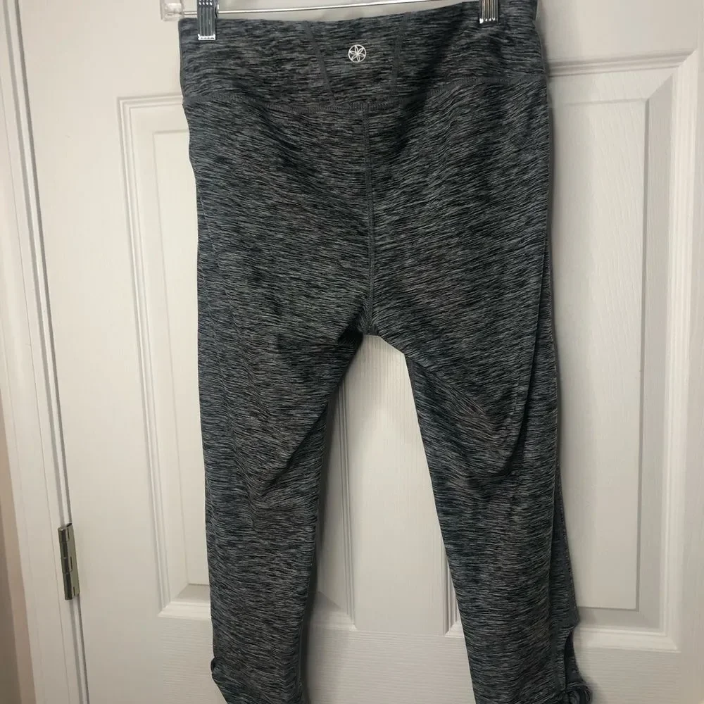 Gaiam gray capri length yoga pants leggings, size medium - Picture 10 of 10